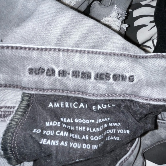 Selling American Eagle Super High-Rise Jeggings! - Picture 4 of 5